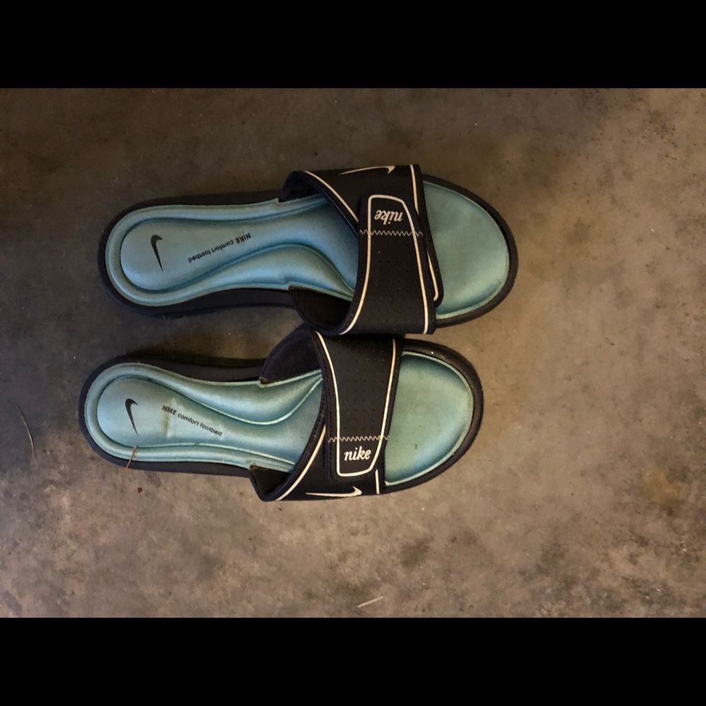 Great condition Nike slides.